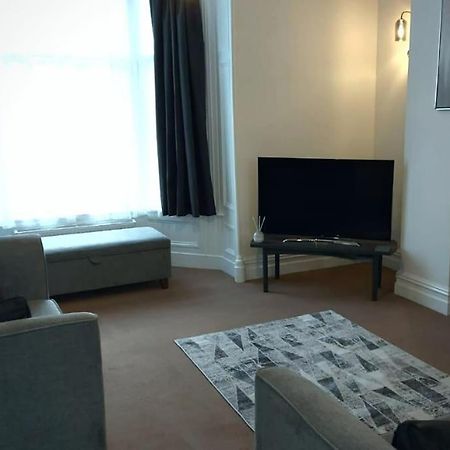 Stylish Apartment In City Centre With Parking Престън Екстериор снимка