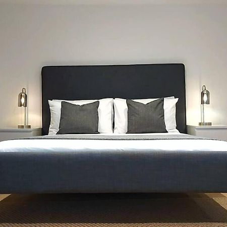 Stylish Apartment In City Centre With Parking Престън Екстериор снимка