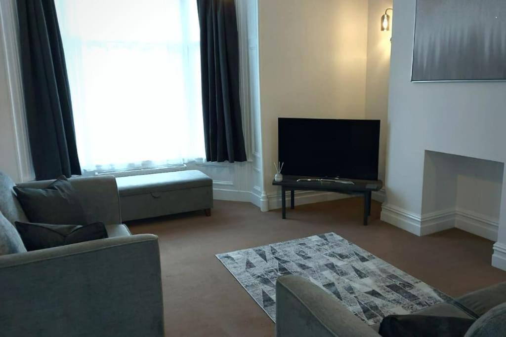 Stylish Apartment In City Centre With Parking Престън Екстериор снимка