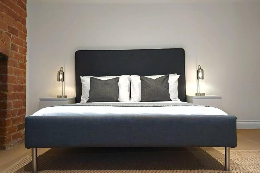 Stylish Apartment In City Centre With Parking Престън Екстериор снимка