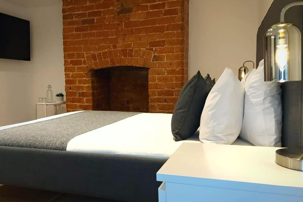 Stylish Apartment In City Centre With Parking Престън Екстериор снимка