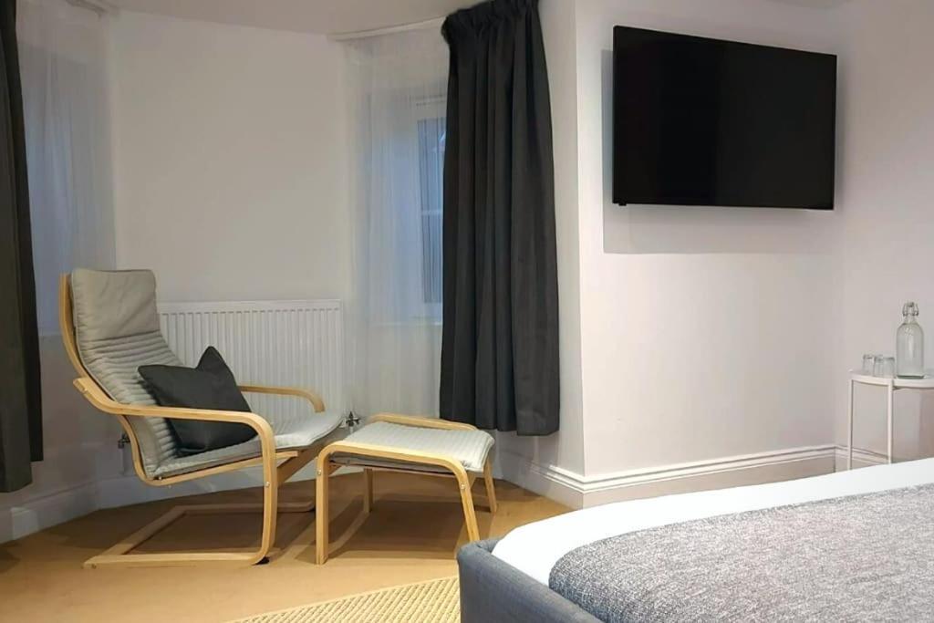 Stylish Apartment In City Centre With Parking Престън Екстериор снимка